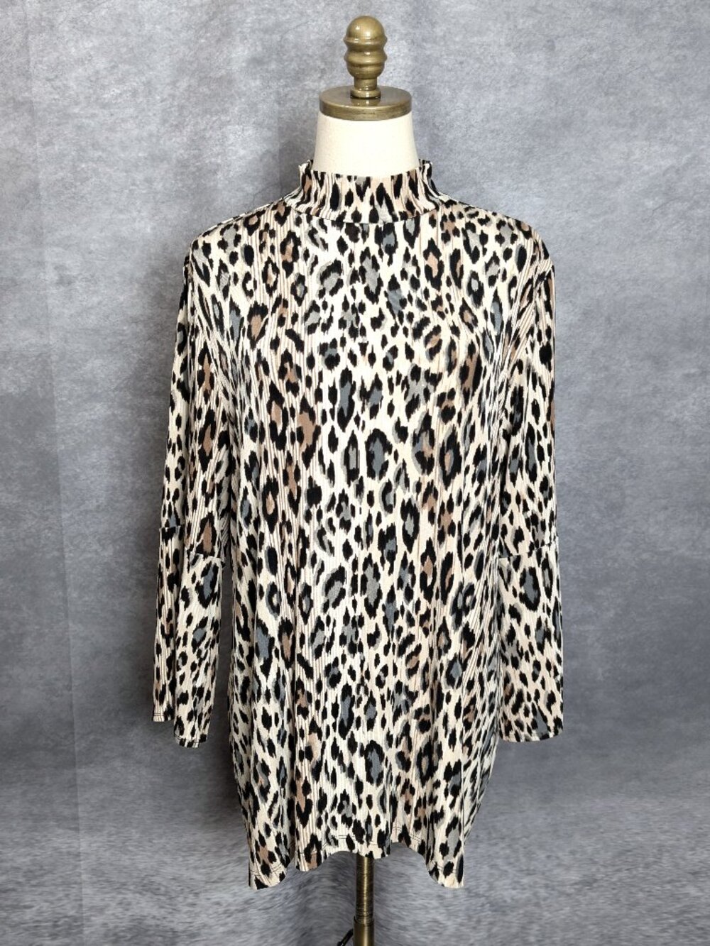 Chicos Travelers Leopard Print Mock Neck Tunic Top L 2 Slinky Knit Animal